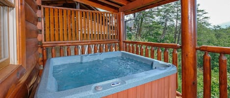 Outdoor spa tub