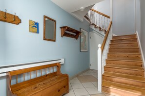 Stairs to 1st Fl Living Area