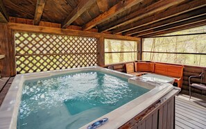 Indoor spa tub