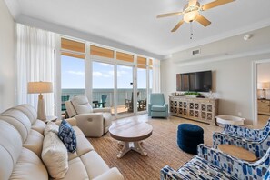 2 Phoenix OB 2004 Living Room