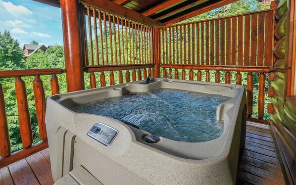 Outdoor spa tub