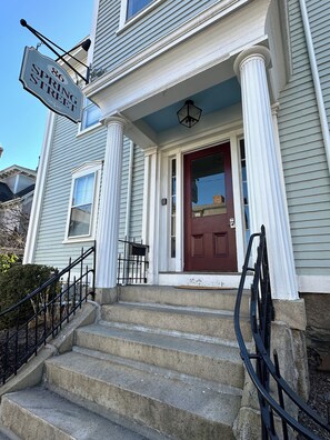 86 Spring Spring Street - Historic Newport