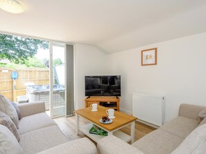 Welcoming living area | The Chicken Coop - Bray Holiday Cottages, Fulletby, near Horncastle
