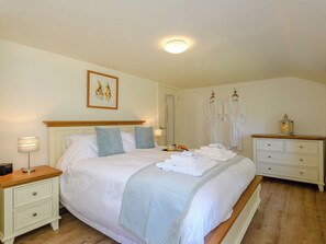 Relaxing bedroom with king sized bed | The Chicken Coop - Bray Holiday Cottages, Fulletby, near Horncastle