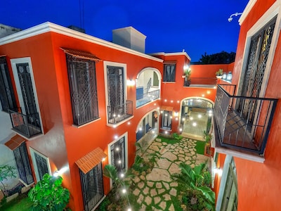 Casona Sirenas, a family home in historical Merida