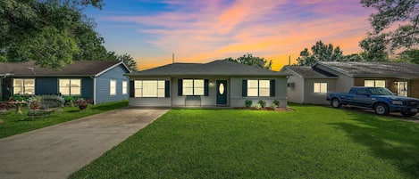 "It was a pleasant stay. Host was quick to respond on our messages. Very respectful and responsible to my approach. Thank you EpicPropertyPros.com" Dusk 2 Dawn Front view