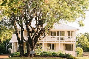 Soak up the seaside vibe of Brusselton from this family home just footsteps to the beach.