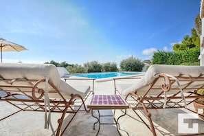 Chaises longues
