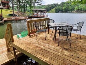 Lakeside dining on Lake DeSoto