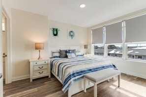 Comfy king bed in the Main bedroom with plenty of natural light