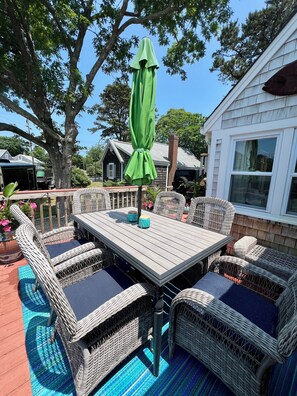 Brand new outdoor table complete with umbrella and six captain chairs.
