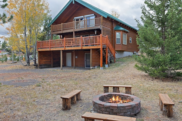 Grand Point Lodge ~ fire pit (wood NOT provided)