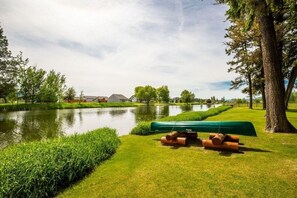 Canoe and paddles for guest use 