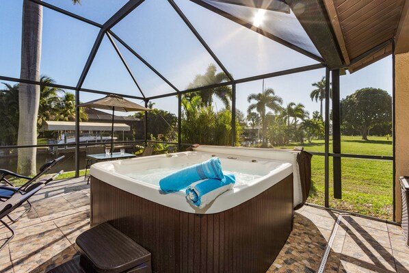 Indoor spa tub