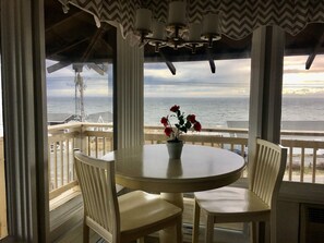 indoor dining table