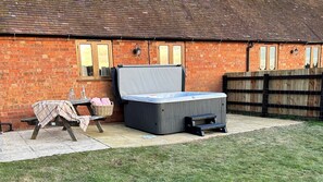 Hot Tub, Combine Shed, Bolthole Retreats