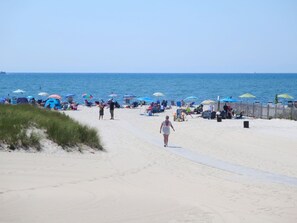 400 steps to Bank Street Beach - 25 Bank Street Unit #2 Harwich Port - New England Vacation Rentals- Harwich Port -Cape Cod- New England Vacation Rentals