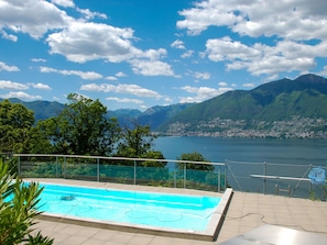 Cloud, Water, Sky, Water Resources, Plant, Mountain, Swimming Pool, Azure, Tree, Outdoor Furniture