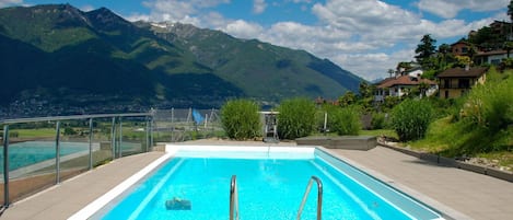 Water, Cloud, Sky, Plant, Water Resources, Daytime, Swimming Pool, Property, Azure, Nature