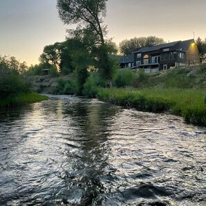 Black's Fork River Lodge