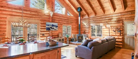 Luxury Northwoods log cabin for families, or couples, in Hayward are Wisconsin.