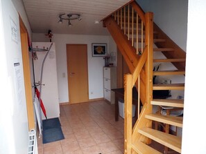 Große Ferienwohnung****, 120qm, 4 Schlafzimmer, max. 10 Personen (8 Erw.)-Flur