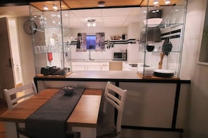 Dining area, kitchen