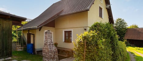 Plant, Sky, Cloud, Property, Building, Window, Land Lot, House, Cottage, Architecture