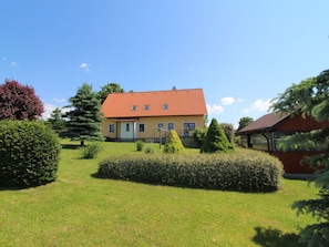 Nuage, Ciel, Plante, Bâtiment, Paysage Naturel, Arbre, Fenêtre, Lot Terre, Maison, Herbe