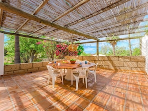 Sol, Recours, Eco Hôtel, Ombre, Mobilier De Jardin, Tache De Bois, Structure En Plein Air, Piscine, Chaise, Matériau Naturel