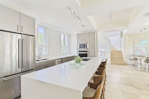 21-Ideal-Beach-Destination-Kitchen