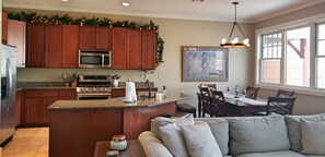 Kitchen/Dining Area