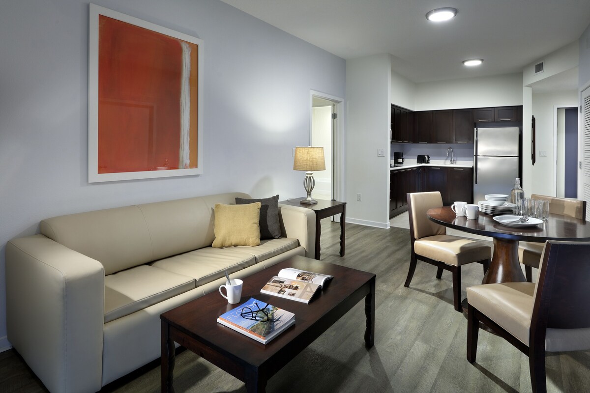 Two-Bedroom Apt. near Disney