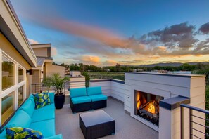 Rooftop Deck with Fireplace and Mountain Views!