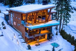 Heritage Peaks Estate  7 Bedroom Luxury Kadenwood Ski in/out (560)