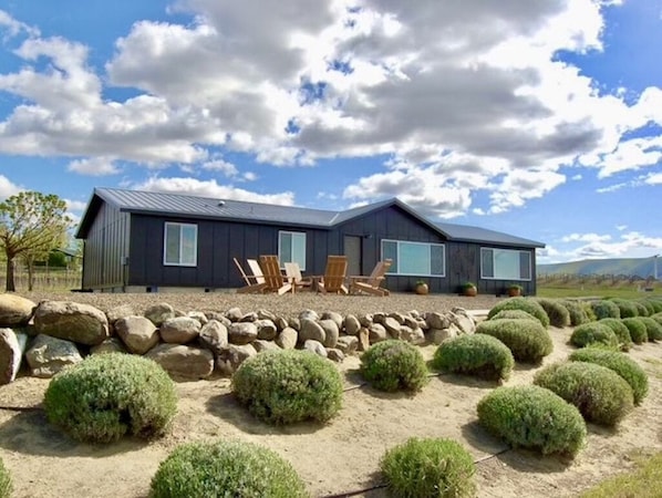 Tinte Cellars Red Mountain Retreat (view from vineyards)