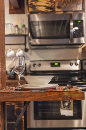 Kitchen, dining bar