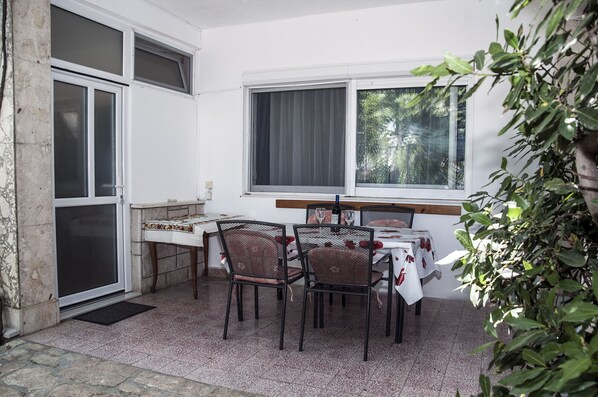 Outdoor dining