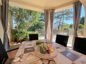 Outdoor dining