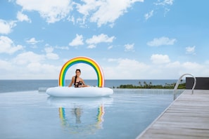 Infinity-Pool