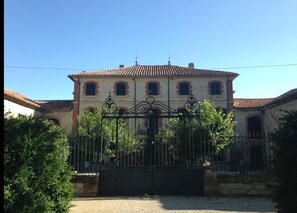 Le Château Jonquier