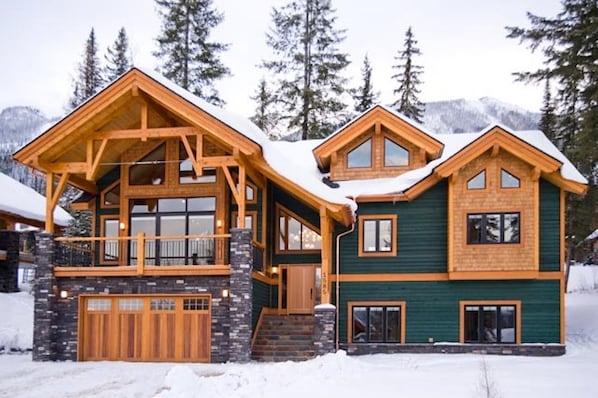 Columbia Valley Chalet, Four ensuite bedrooms