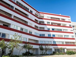 Apartment, Urban Design, Condominium, Commercial Building, Mixed-Use, Hotel, Headquarters, Balcony, Corporate Headquarters