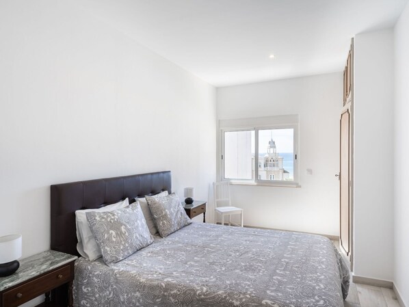 Möbel, Fenster, Komfort, GebÀude, Holz, Interior Design, Fussboden, Schatten, Flooring