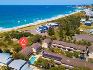 Peaceful, private & quiet location being the End Townhouse and Beachside access 