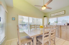 Dining Area | Main Floor | Dishes & Flatware Provided