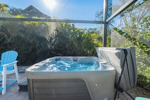 Free standing hot tub