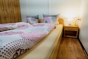Ferienwohnung "Family" für 4 Personen (1 Aufbettung möglich)-Schlafzimmer