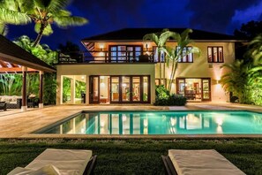 Golf front villa with service staff, private pool and in-room hot tubs (3805)