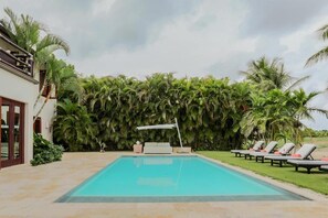 Golf front villa with service staff, private pool and in-room hot tubs (3807)